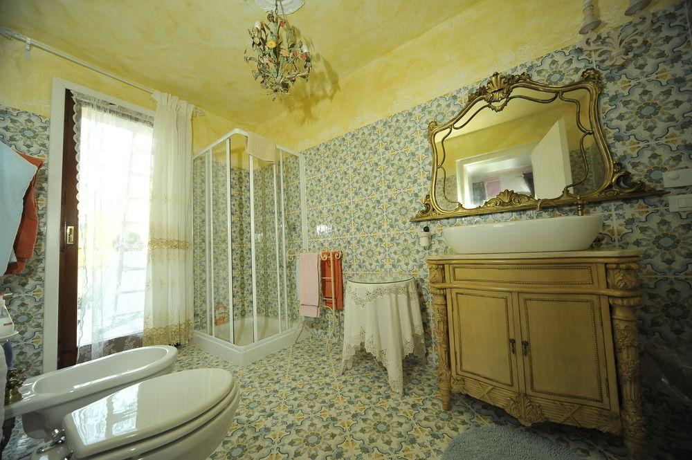 B And B Della Mimosa Десенцано дел Гарда Екстериор снимка